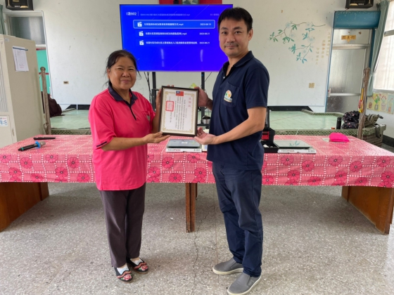 Xinguo Community Thanks Formosa Solar with Certificate of Appreciation(圖)