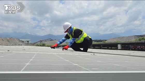 【TVBS新聞台】一地多用救缺地困境！太陽能轉換效率破10%　農電共生成新契機(圖)
