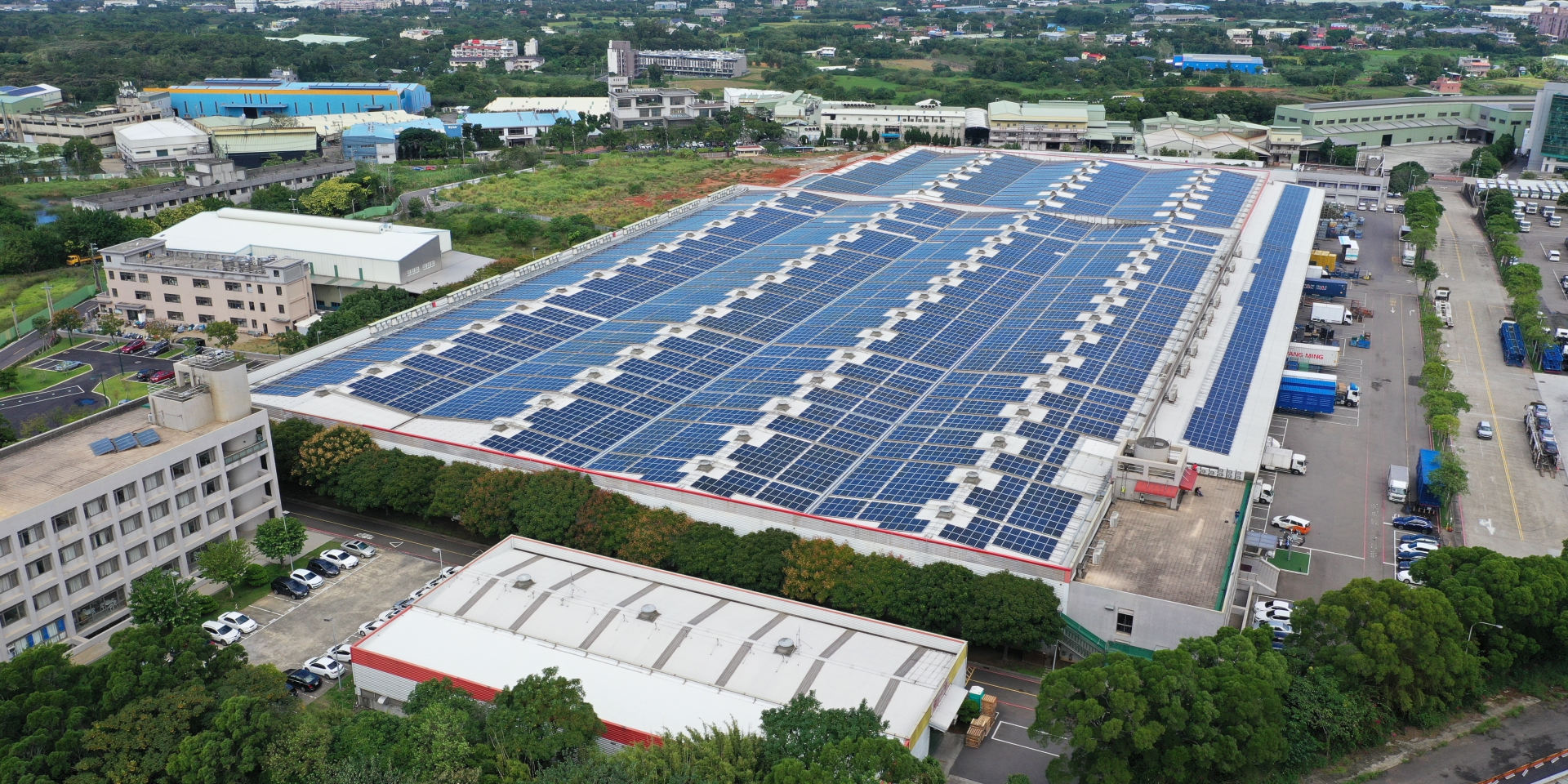 桃園和泰汽車整備場3.4MW